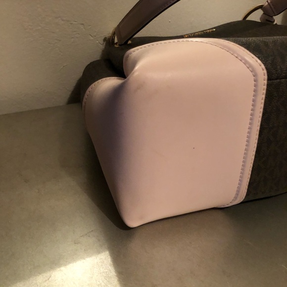 Michael Kors Nicole signature brown shoulder bag. - Picture 6 of 8